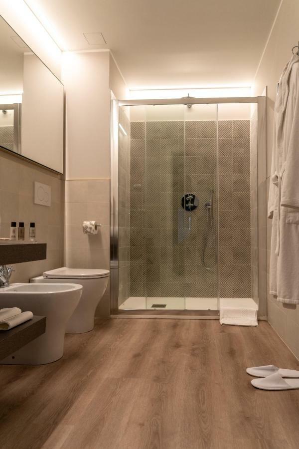 Sleep Tide Suites Милан Экстерьер фото