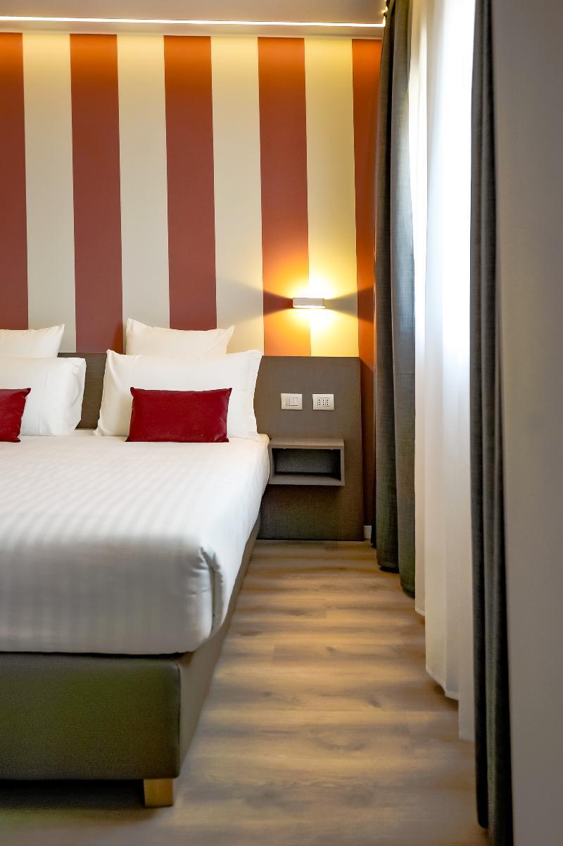 Sleep Tide Suites Милан Экстерьер фото